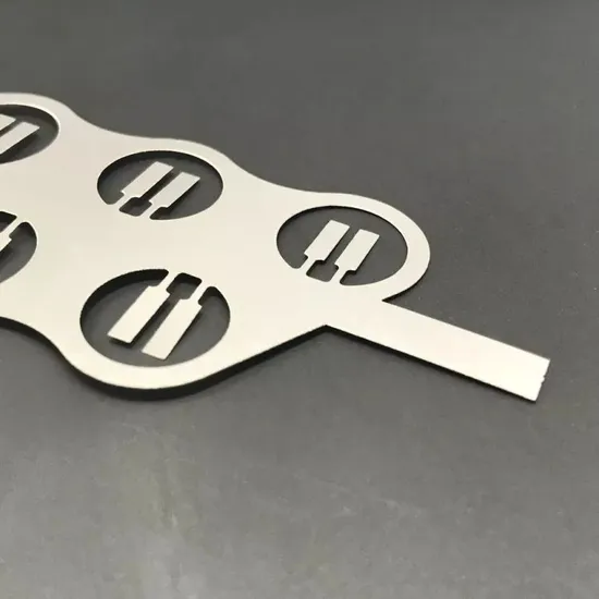Custom 18650 Strip Nikel Murni Tab Nikel untuk Penyolderan Baterai Lembaran Nikel Busbar Pengelasan Titik Baterai Lithium Harga Nikel Murni Konektor Busbar